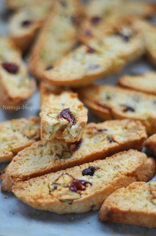 biscotti su pistacijom bei dziovintom spanguolem